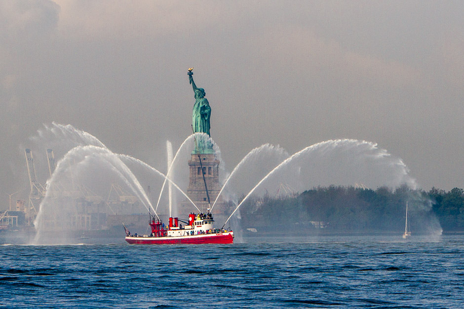 FDNY fireboat Harvey