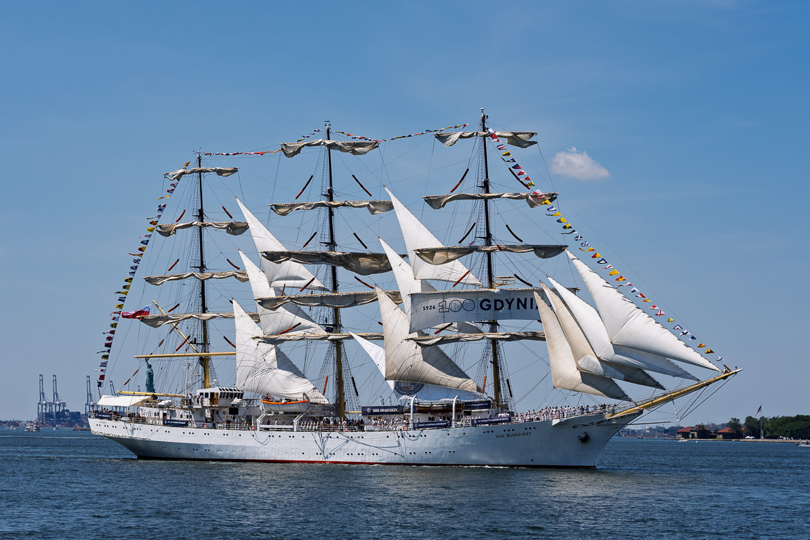 Dar Młodzieży (Poland)