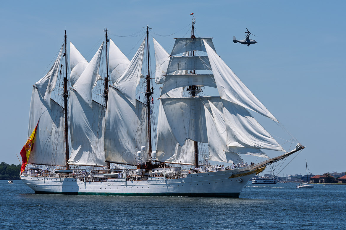 Juan Sebastian de elcano (Spain) and an Osprey